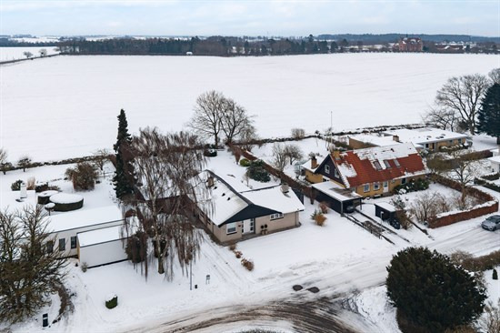 Slotsvænget 3 og 2 andre boliger er kommet til salg denne uge i Ørbæk - se boligerne her.