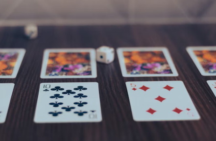 Sådan øger du dine chancer på online casino – uden at tro på mirakler