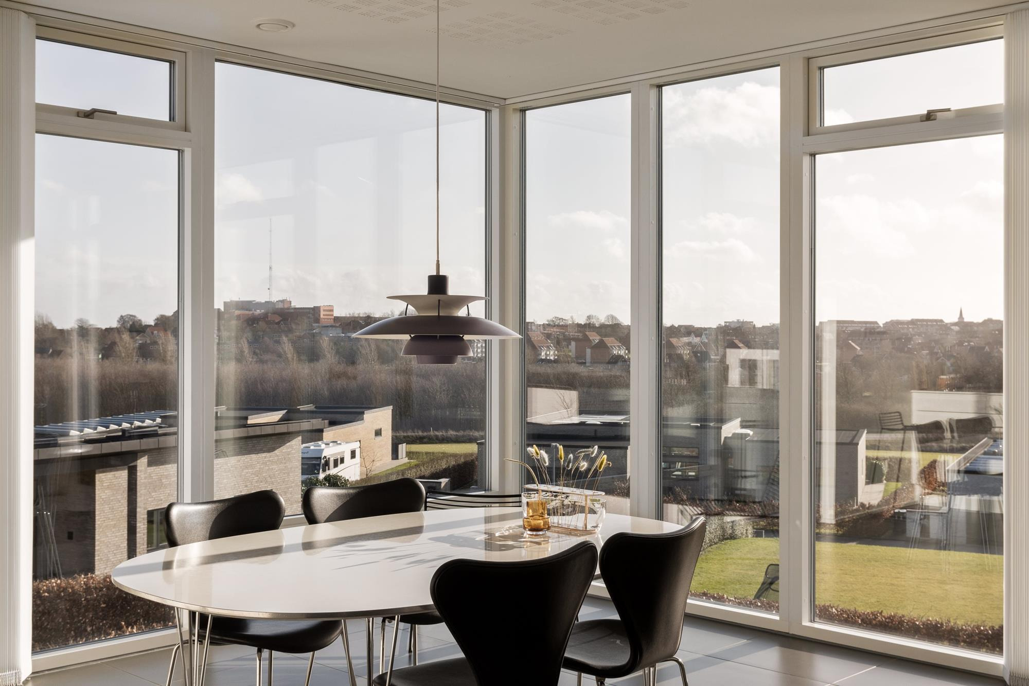 Ugens bolig hos &Living: Unik arkitekttegnet udsigts- og lavenergivilla 