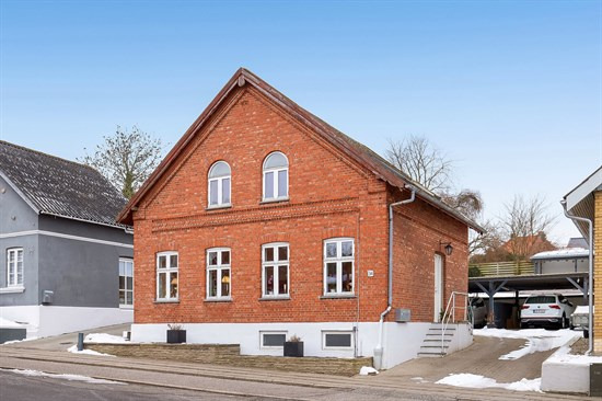 Indflytningsklar 2 værelses stuelejlighed på 85 m2.