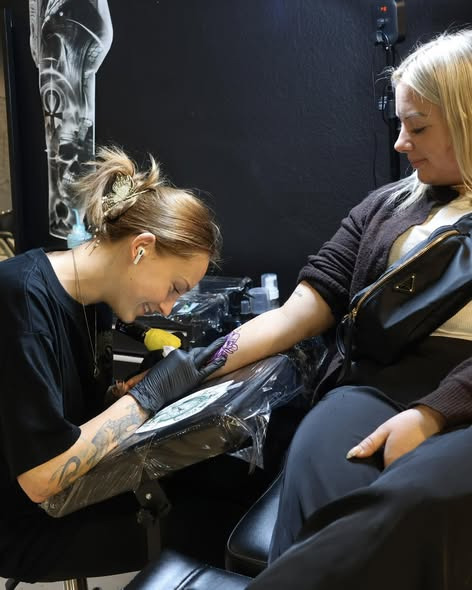 Mr. & Mrs. Tattoo annoncerer ledige tider hos Johanne i januar og februar