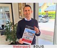 Westergaard Bolig fejrer endnu en succesfuld underskrift på bolighandel