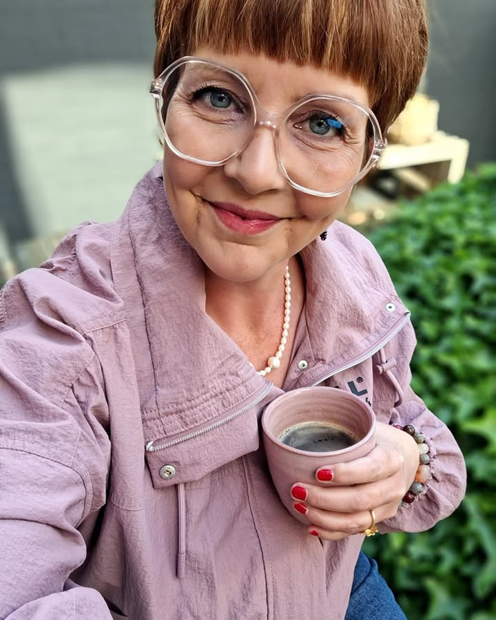 Lux By Jakobsen byder ny medarbejder velkommen og præsenterer nye varer i butikken