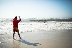 Efter flere alvorlige hændelser med badegæster: Sådan hjælper du en person i nød