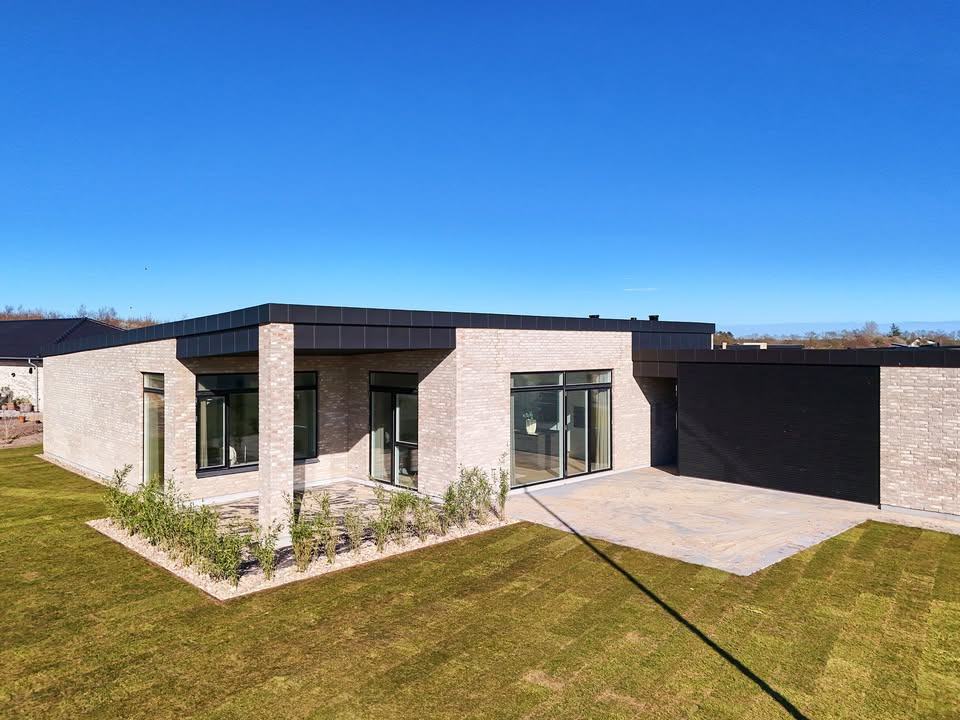 Mæglerhuset - Aabybro præsenterer nyopført familievenlig villa i Aabybro