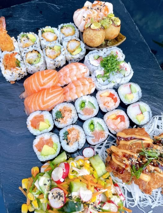 RISSKOV SUSHI ApS tilbyder sommerinspireret månedstilbud med 32 stykker for 380 kroner