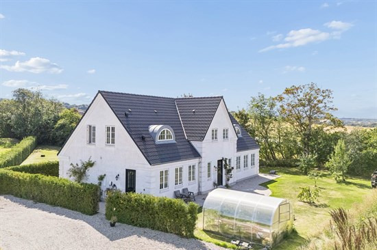 Eksklusiv bolig for 6.995.000 kr er netop kommet til salg i Rønde - Se den og de dyreste boliger her