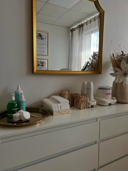 Luxury Beauty tilbyder professionelle voksbehandlinger til silkeblød hud hele sommeren