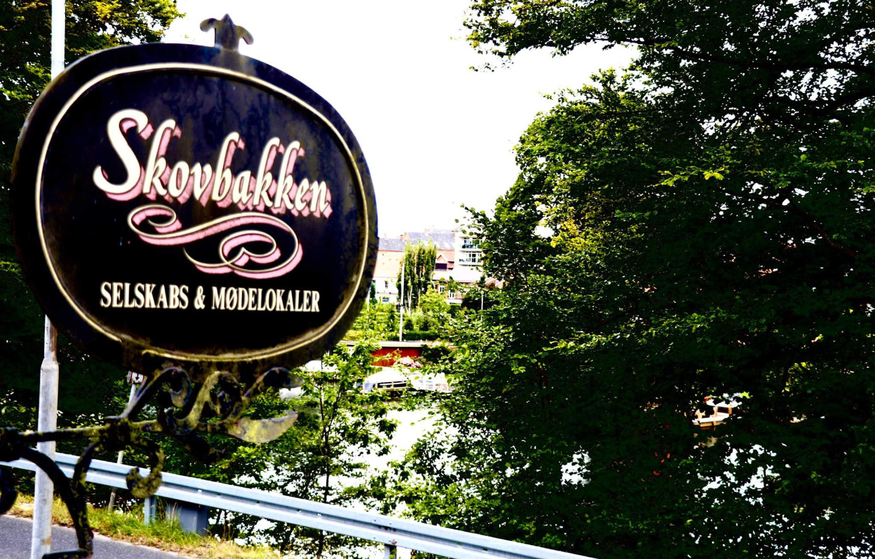 Den Brændende Kærlighed inviterer til festlige dage på terrassen under Riverboat