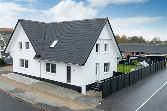 Til salg hos Estate Boligmægleren Tårs: Smuk villa med central beliggenhed i Østervrå