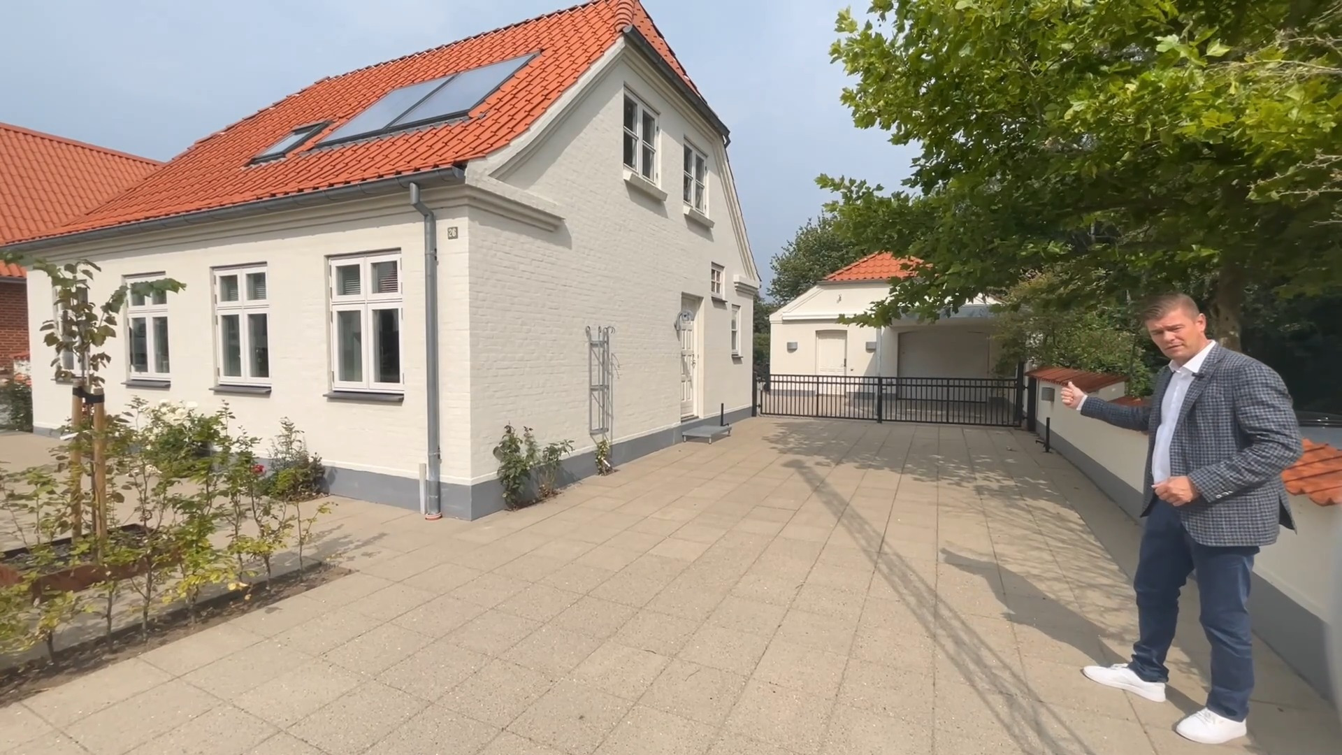 Ejendomsmæglerfirmaet Thomas Risager A/S: Ny pris på dejlig villa i Lendum med naturskøn udsigt og moderne faciliteter