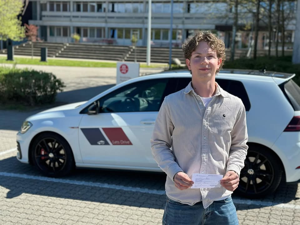 Lets Drive fejrer Alexanders nye kørekort og hyggelige stunder på vejen