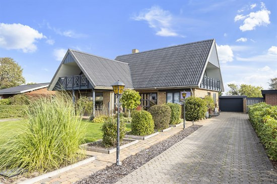 Villa 220 m², 5 værelser på 799 m² grund – moderniseret 2021 i roligt kvarter