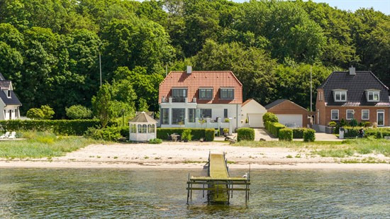 Gl Strandvej 140 og 4 andre boliger er kommet til salg denne uge i Middelfart - se boligerne her.