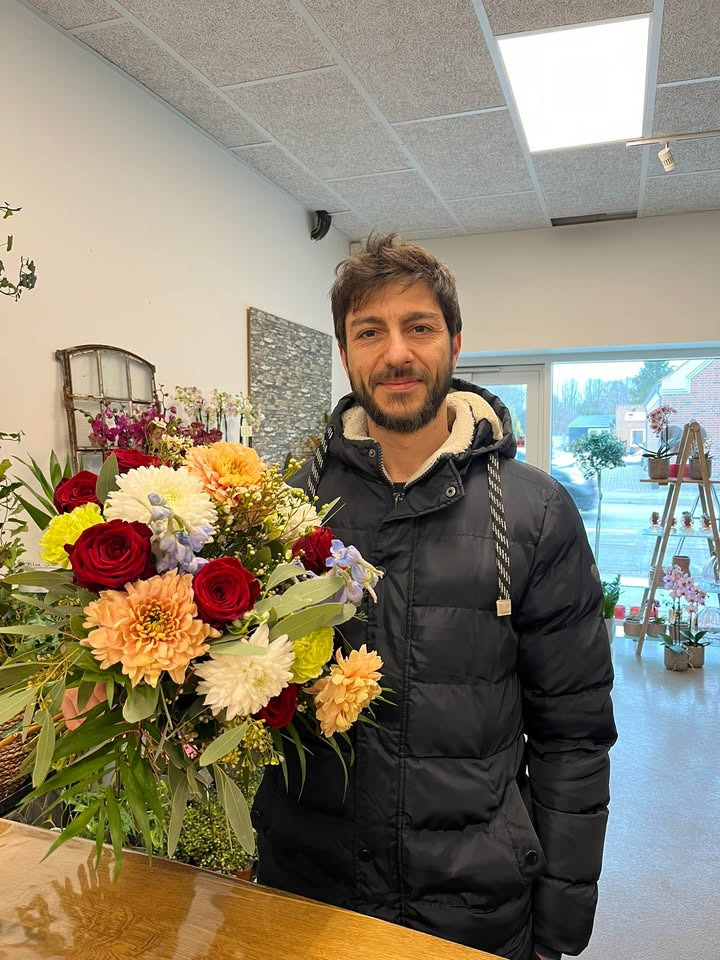 Vestergades Blomster ApS skaber glæde med bryllupsdagsbuket til lykkelig kunde
