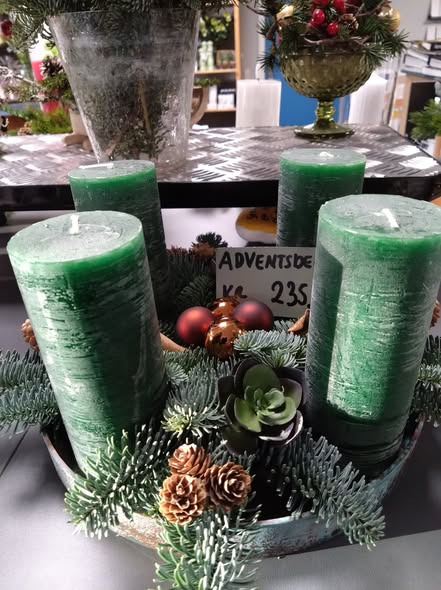 Flügger Farver Korsør har adventsdekorationer og julepynt klar til juletiden