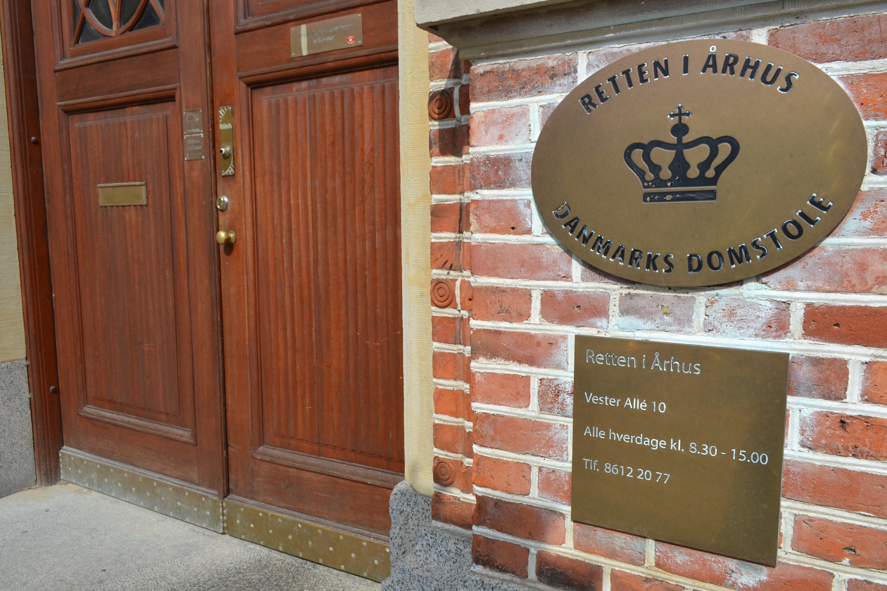 Dømt for at sende bombetrusler til skole og retten