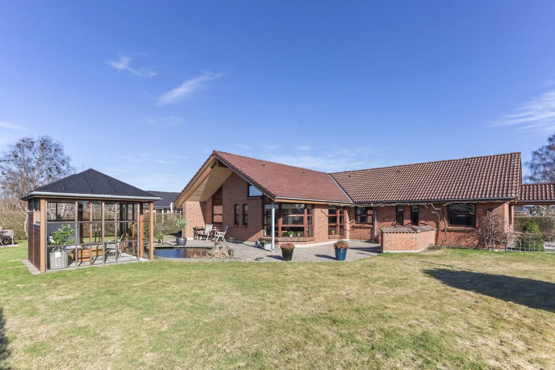 Mæglerhuset fremhæver rummelig og velholdt familievilla i Gandrup