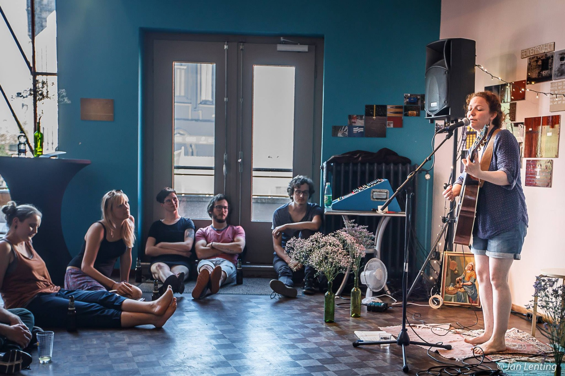 Oplev Kristine Hoelgaards folk-pop univers i Holsted