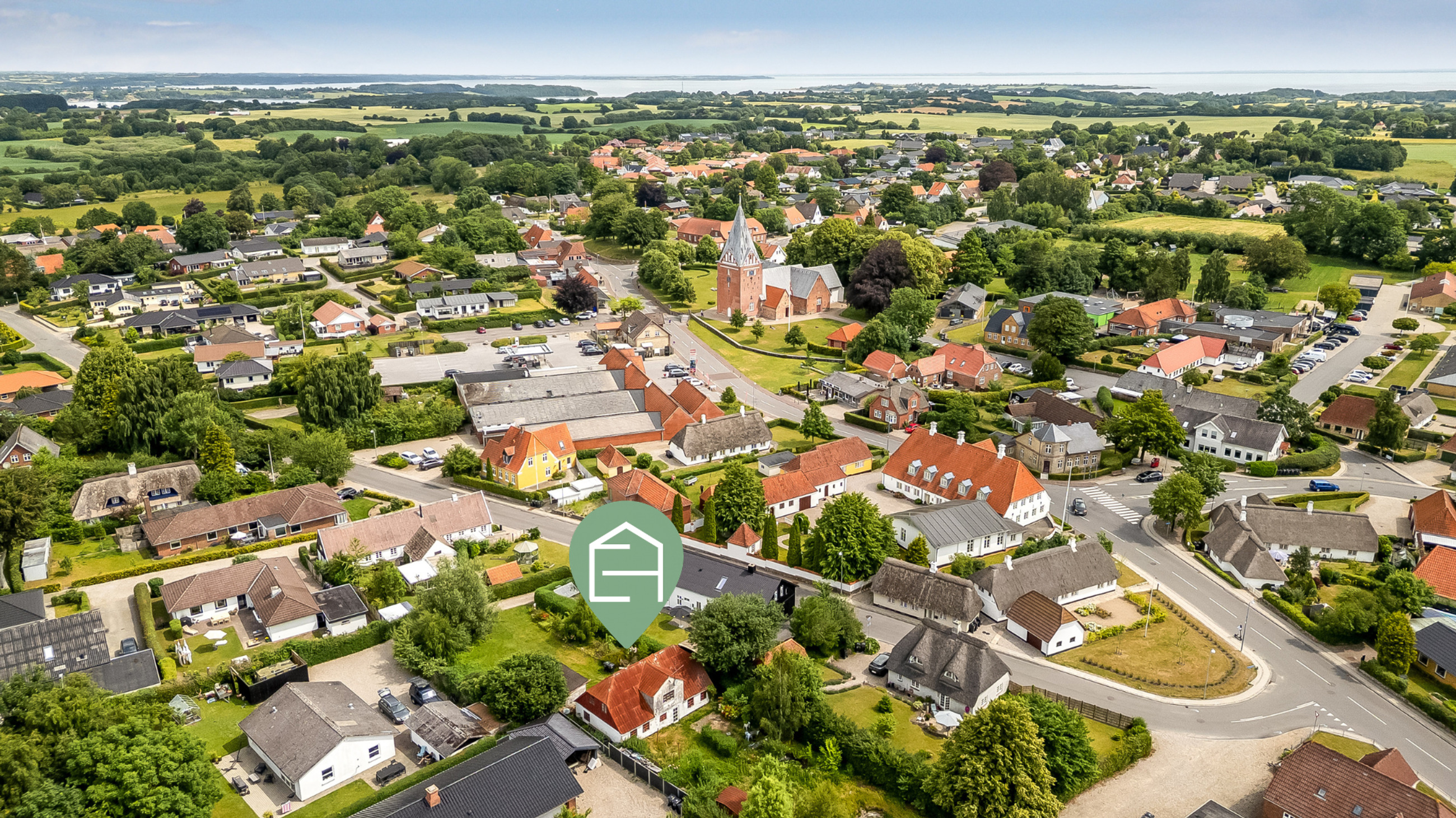 Løjt Gildegade 5A, Løjt Kirkeby, 6200 Aabenraa HUS TIL NEDRIVNING MED ATTRAKTIV BELIGGENHED MIDT I LØJT KIRKEBY