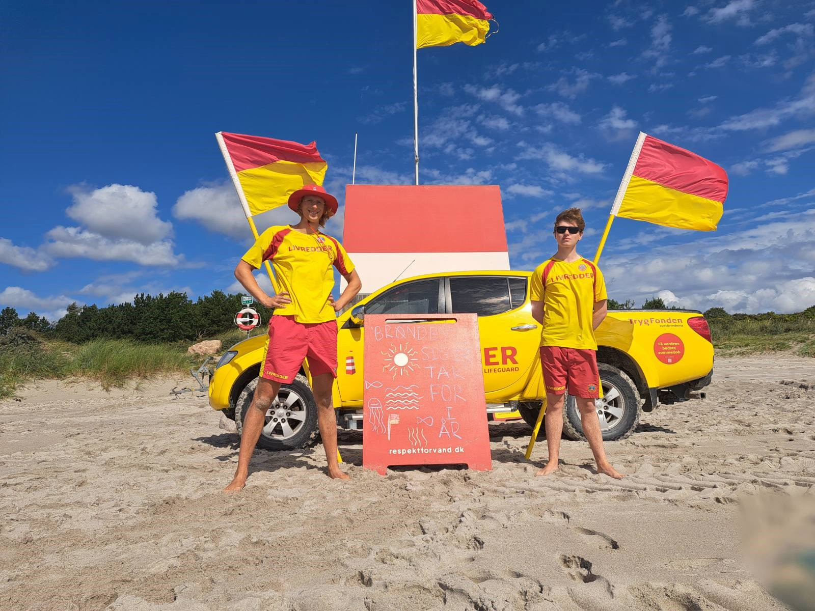 Livredderne på Brøndby Strand takker af for i år: Vinden skabte farlige situationer for badegæsterne