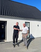 Home Brønderslev fejrer en succesfuld nøgleoverdragelse på Svennumvej 39 og søger nye landejendomme til salg