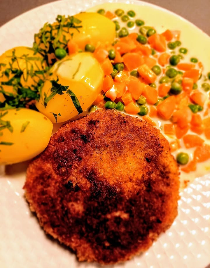 Njordkøkken tilbyder smørstegt karbonade med lækkert tilbehør til afhentning