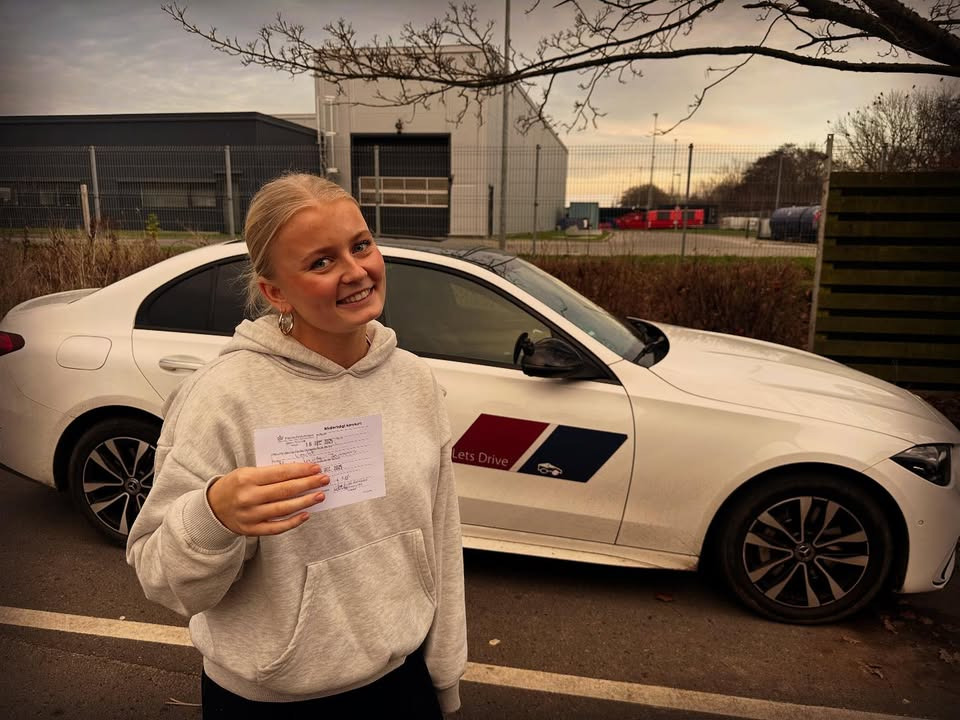 Lets Drive ønsker Marie Louise tillykke med kørekortet og glædelig jul