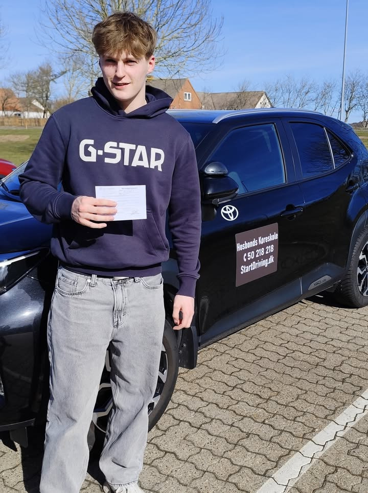 StartDriving.dk - Hosbonds Køreskole fejrer Malthe som ny bilist