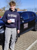 StartDriving.dk - Hosbonds Køreskole ønsker Malthe tillykke med kørekortet