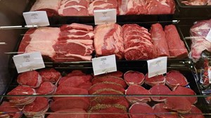 SuperBrugsen Hammerum frister med nytårsbøffer i slagterdisken på mandag