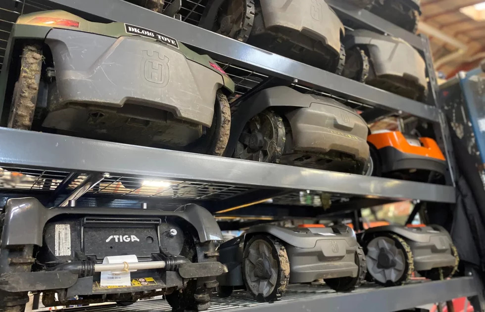 Få din robotplæneklipper klar til vinter med JPS Hjørring Skov- & Havemaskiner