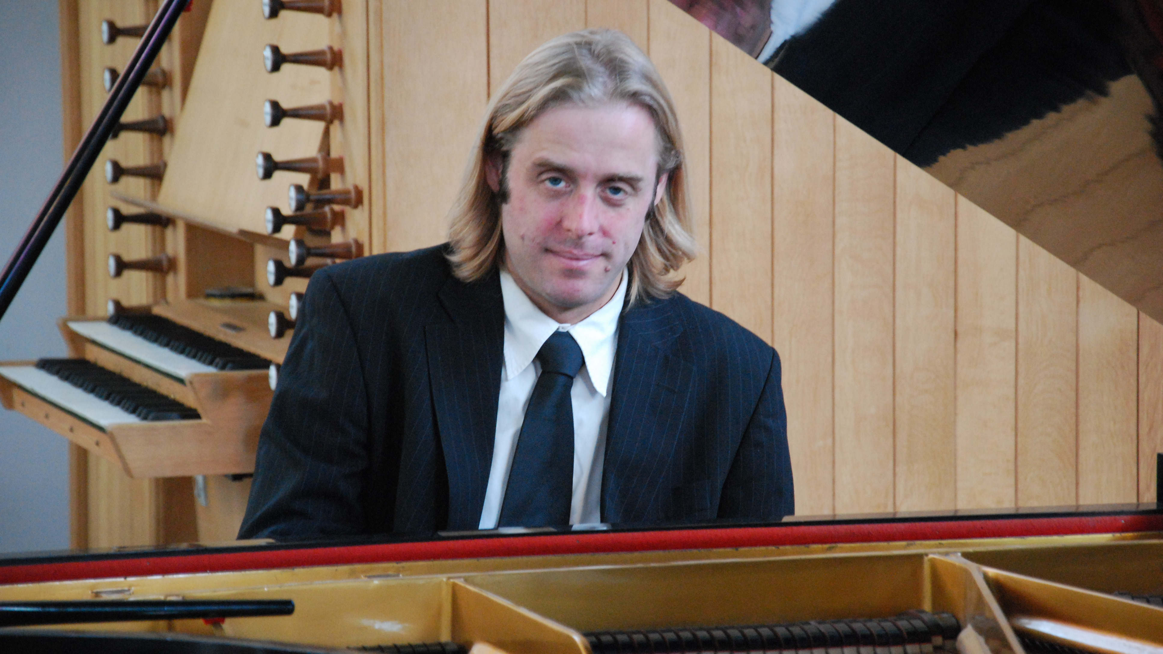 Fællesang i Præstegårdshaven samt afskedsreception for organist Niels Kjølhede!