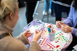 Oplev designproces og kreativ badgeworkshop på Campus Kolding