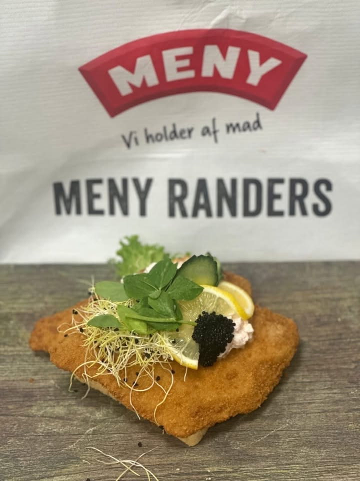 MENY Randers har stjernekaster med hjemmelavet rejesalat til 45 kr.