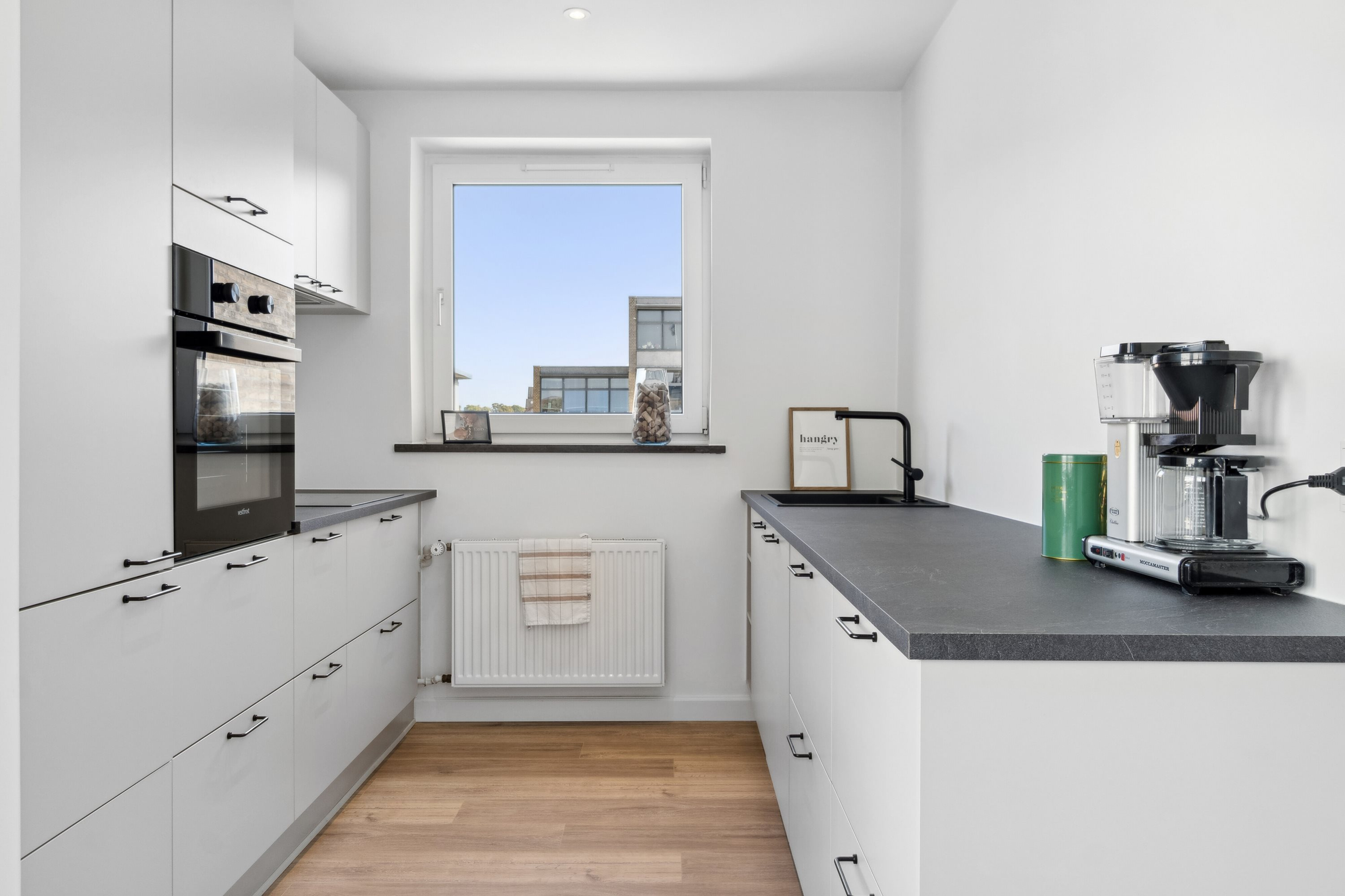 Renoveret 2-værelses med altan i hjertet af Randers