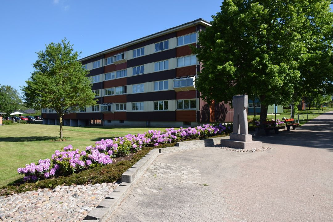 RandersBolig tilbyder stor 2-værelses lejlighed i aktiv boligafdeling