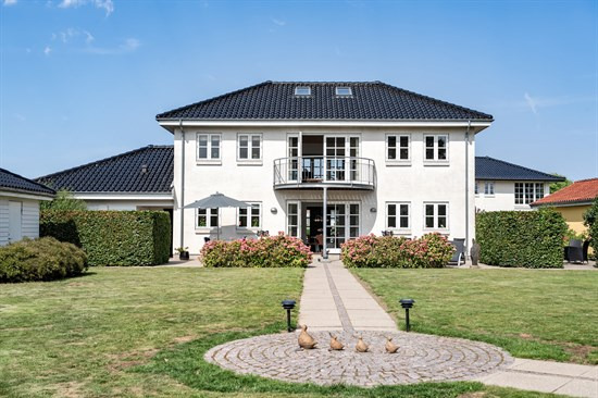 Ivar Bentsens Vej 5 og 4 andre boliger er kommet til salg denne uge i Holbæk - se boligerne her.