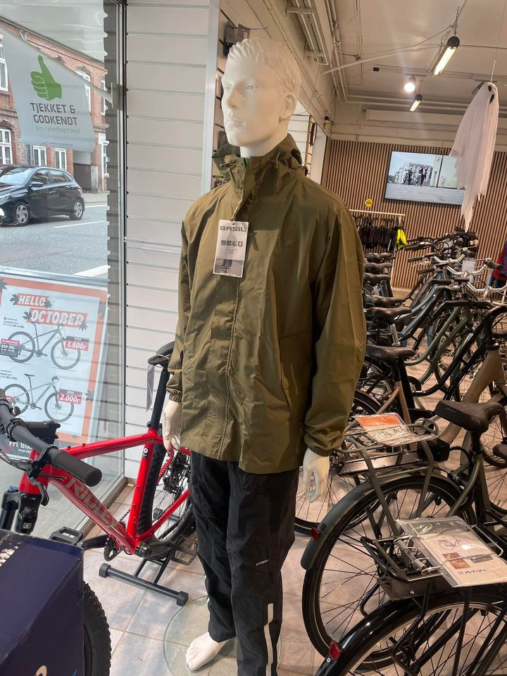 Fri BikeShop Vejle: Hold dig tør med nyt regnsæt fra Basil