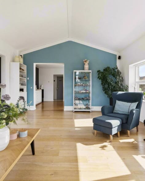 Nybolig Hvidovre præsenterer etplansvilla med loft til kip, spabad og nyrenoveret køkken