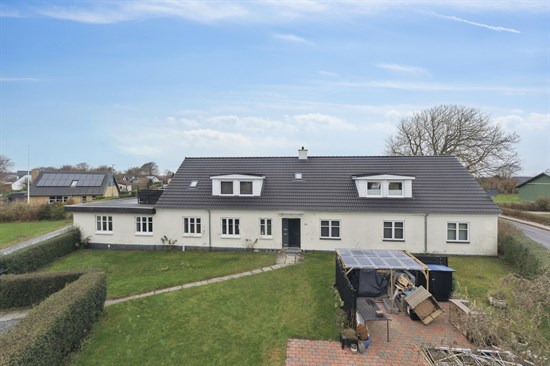 Skolevej 2B og 1 anden boliger er kommet til salg denne uge i Storvorde - se boligerne her.