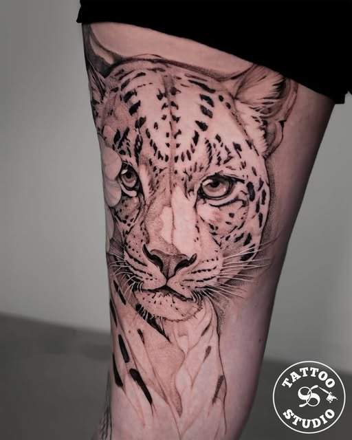 Tattoo Studio 96 giver et smugkig på Lauras imponerende full leg sleeve til Mira