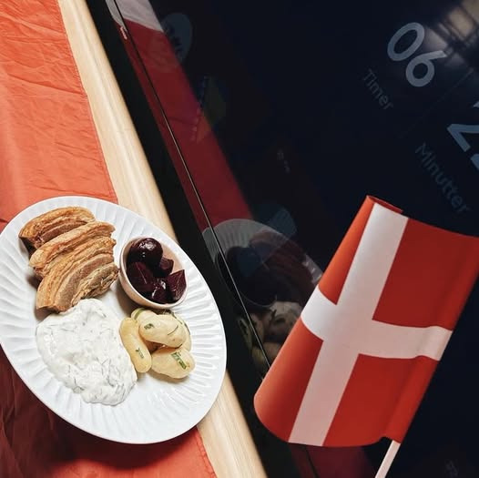 Den Hvide Hest Kolding inviterer til landskampaften med dansk hygge og smagfuld menu