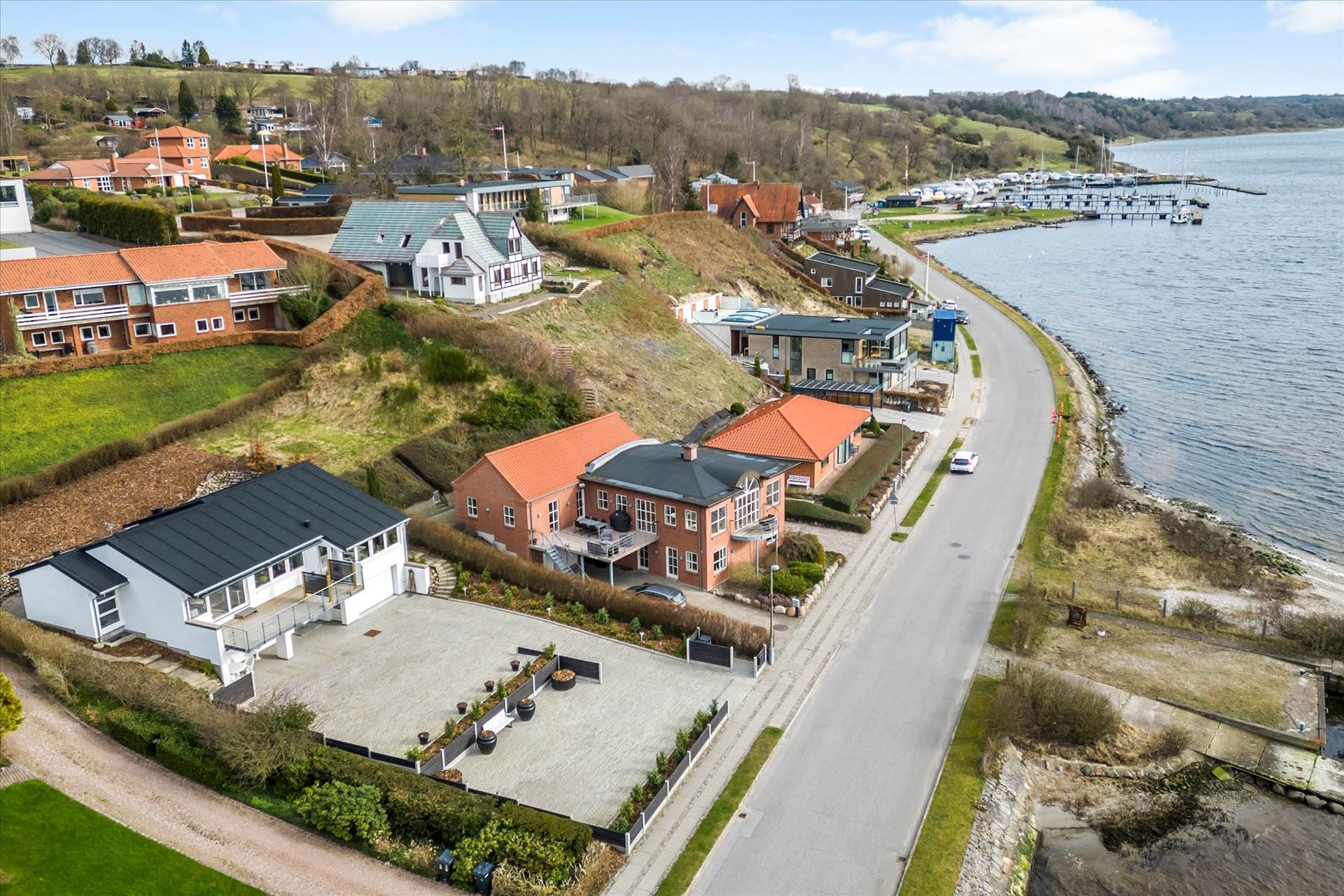 Nedre Strandvej 41 til salg for 5,7  mio. kroner - Se 5 andre boliger til salg i Hobro