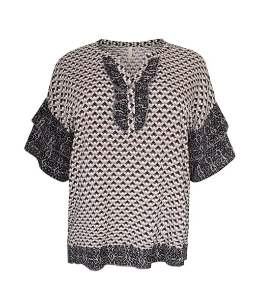 Klarissa & Nora præsenterer forårsnyheder med bluser i størrelser fra 36 til 54/56