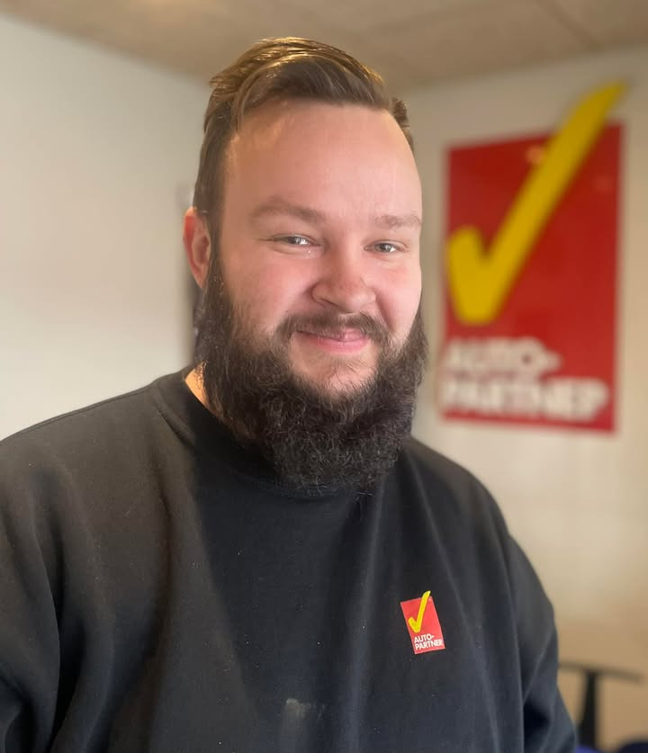 Ulsted Autoværksted byder velkommen til ny mekaniker Kasper Larsen i 2025