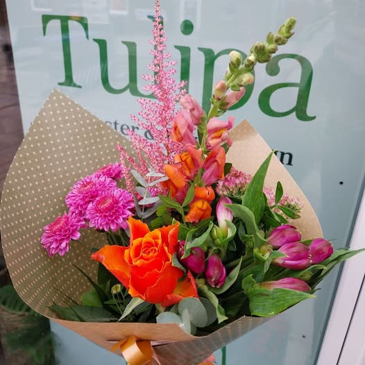 Tulipa Blomster & Havedesign har fredagsbuketten med efterårsbuketter til 165 kr