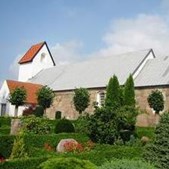 Oplev fællessang og kirkegårdskaffe i Sønder Omme Kirke