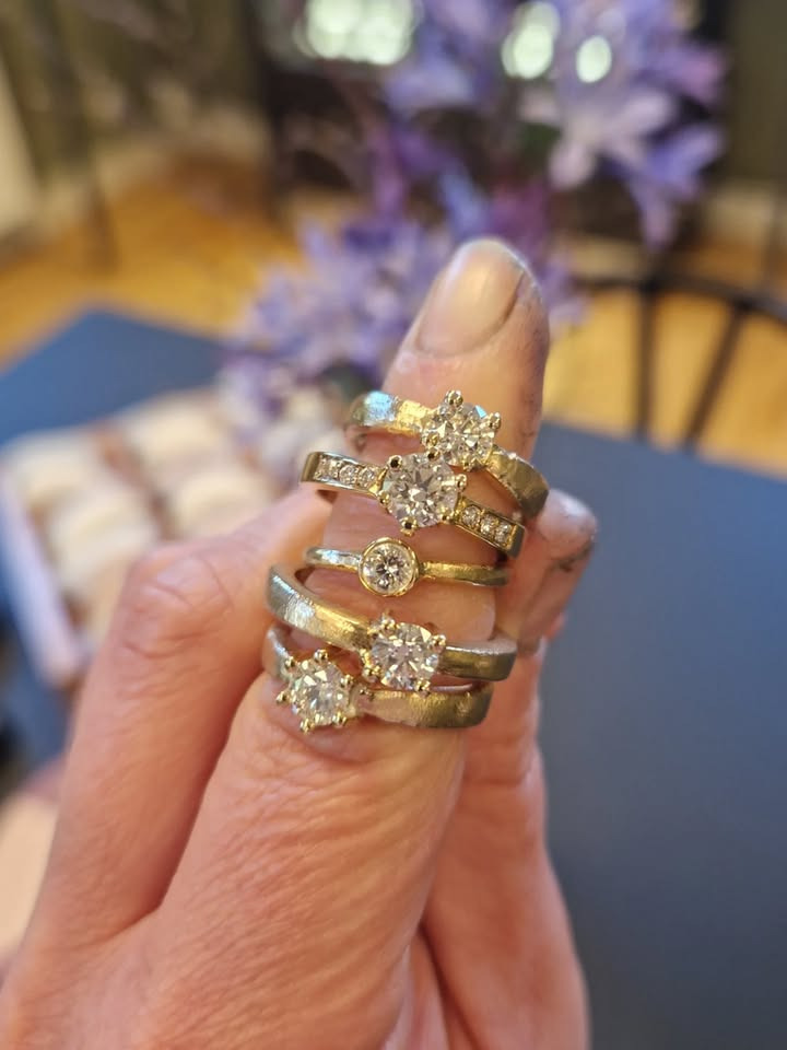 Eksklusive julegaver hos Guldsmed Ø: håndlavede diamant- og guldsmykker til dem med smag for luksus