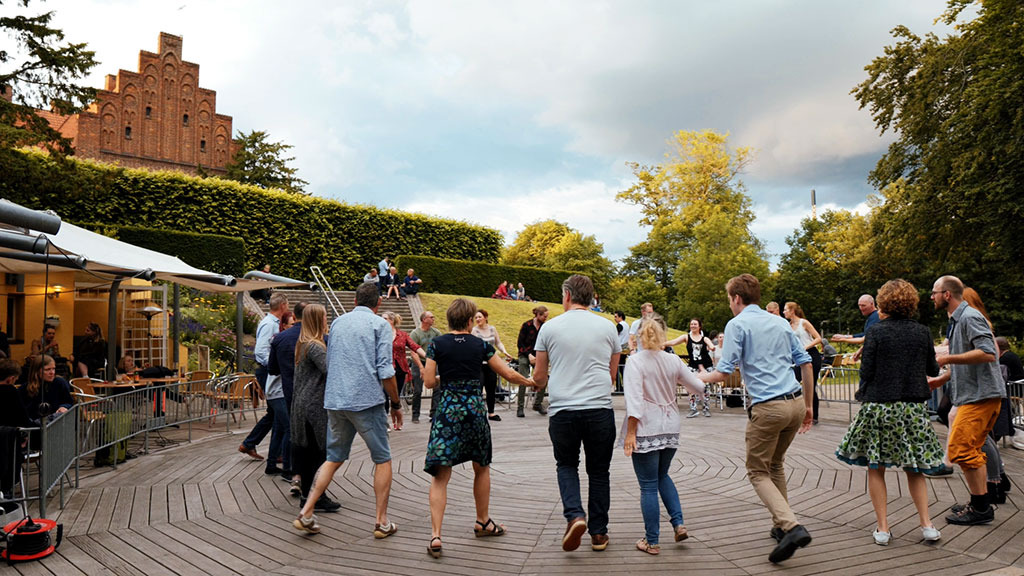 Sommerdans på Amfipladsen: Swing med Swing Central Odense